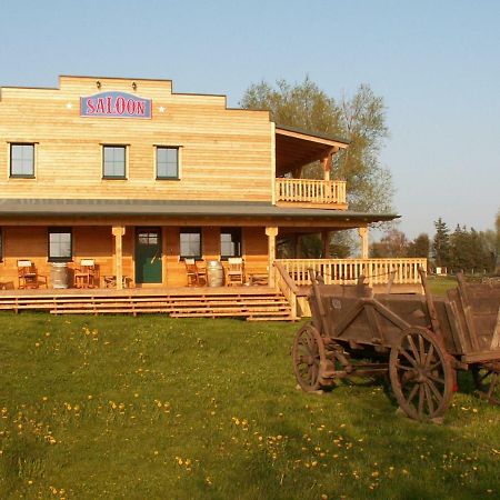Horse Lake Ranch Neuendorf  Exteriör bild