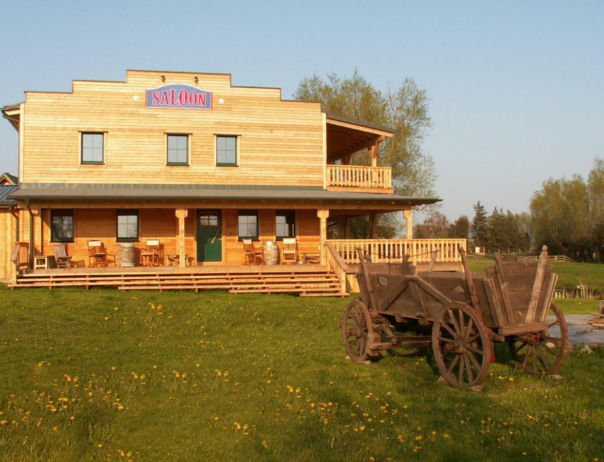 Horse Lake Ranch Neuendorf  Exteriör bild
