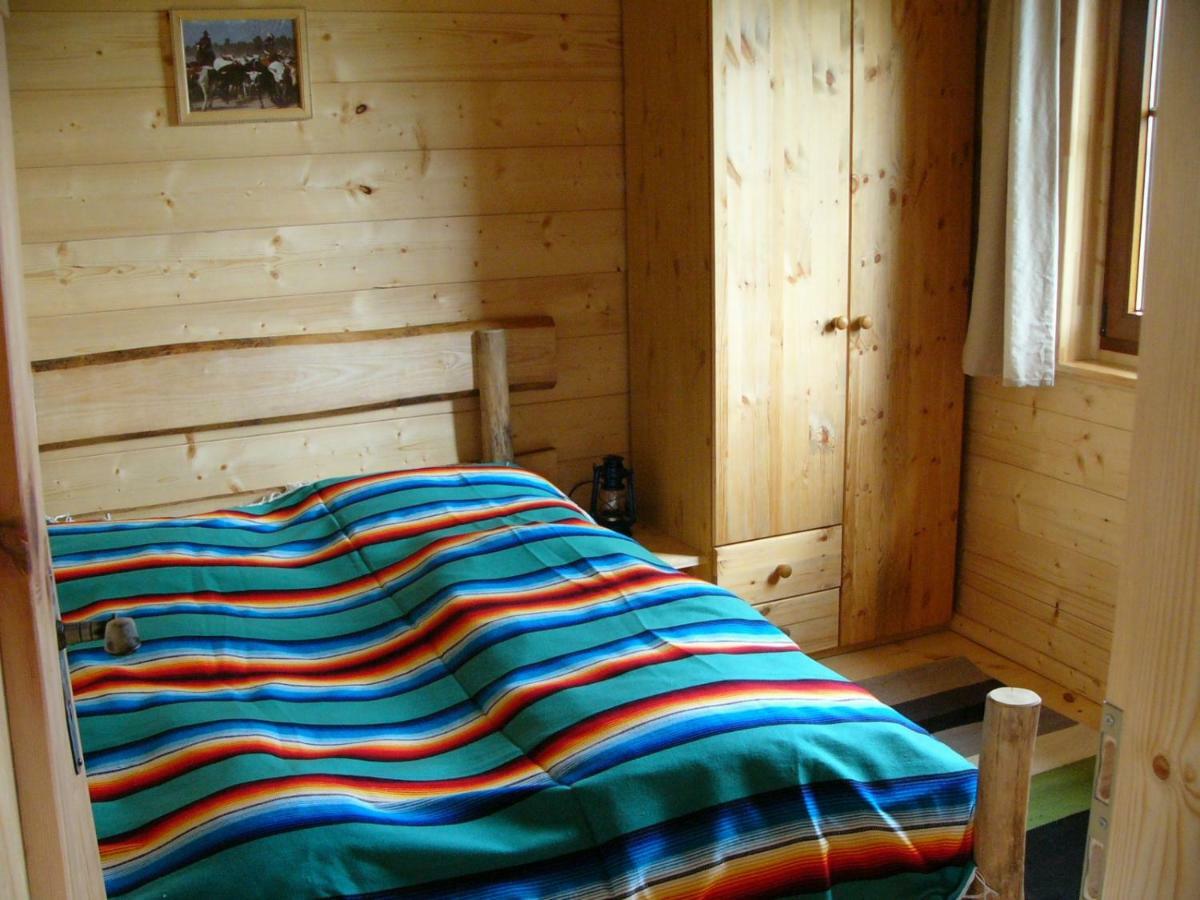 Horse Lake Ranch Neuendorf  Exteriör bild